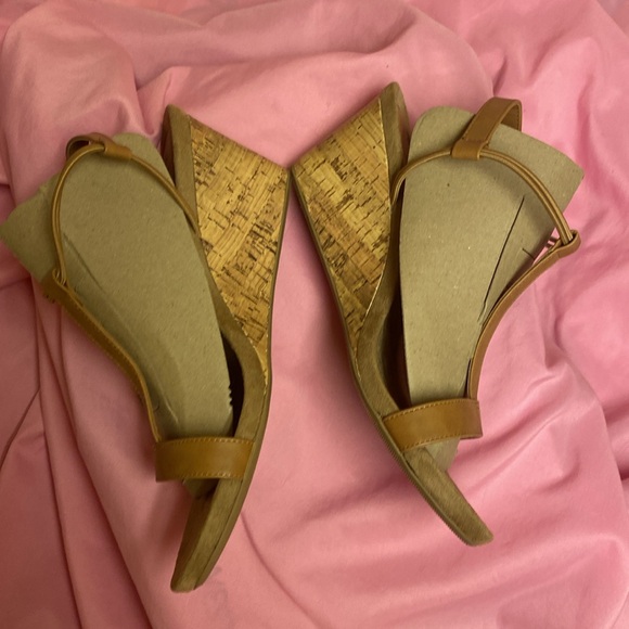 Women’s Style & Co Wedge Sandal in Tan - 10M “Walunpo” - Picture 3 of 8